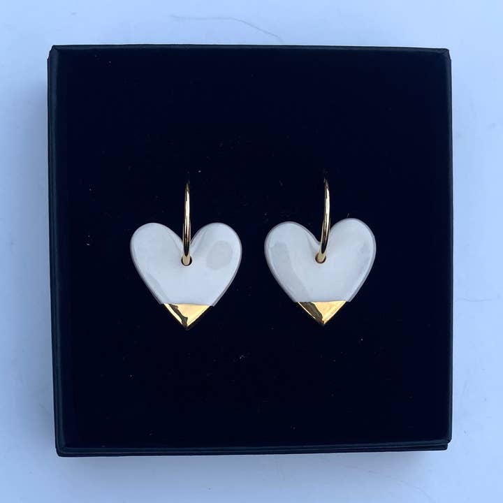 Ciondolo in Ceramica a Forma di Cuore Bianco con Cerchi per la vendita all'ingrosso da parte di White Rain Ceramics