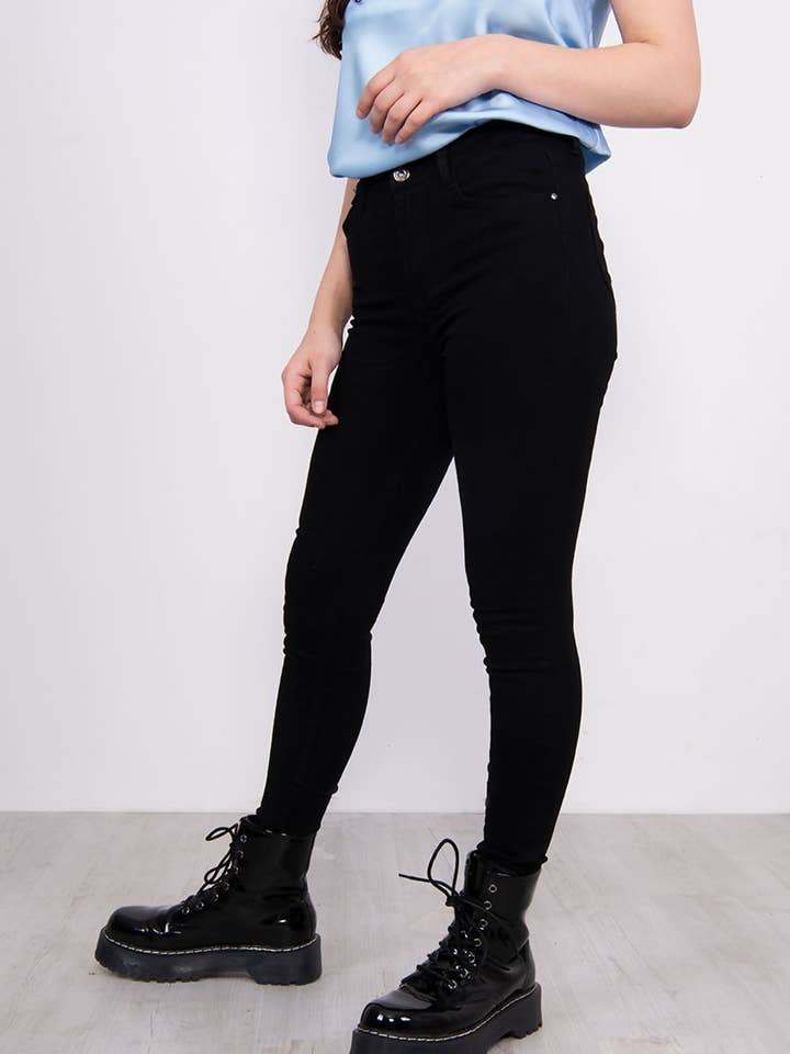 JEAN SKINNY À 5 POCHES pour la vente par J5FASHION