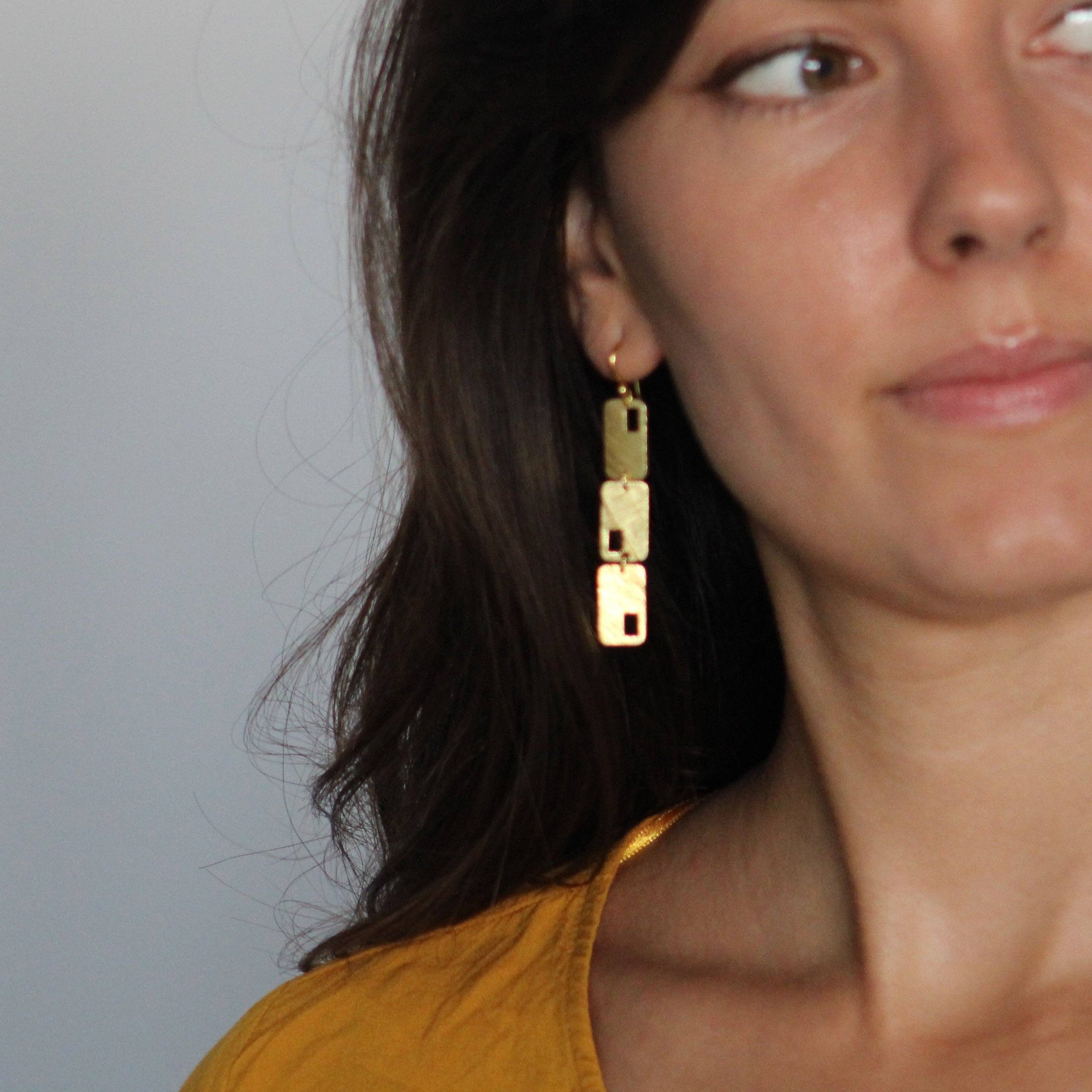 LA MAR - Wholesale Dangle Earrings - EL BESO gold-plated earrings - Design with character6