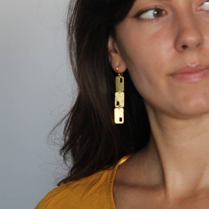 LA MAR - Wholesale Dangle Earrings - EL BESO gold-plated earrings - Design with character6