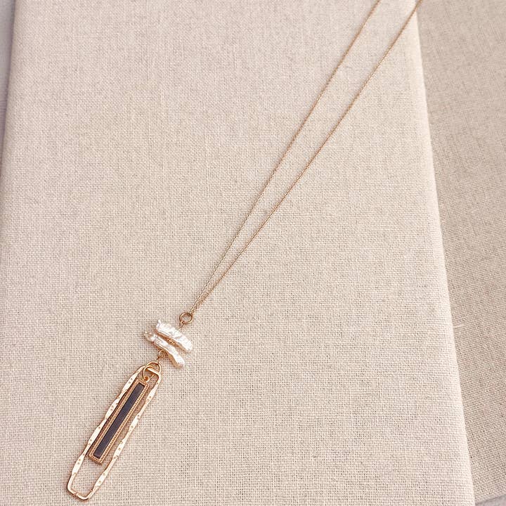 Gracie Rose Designs - Wholesale Pendant/Charm Necklace - Gold Layered Pendant Necklace – Keshi Pearl & Labradorite1