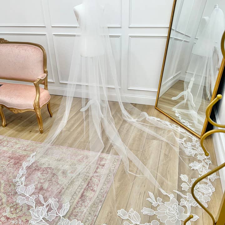 Petite Mariee Boutique - Wholesale Veil – Women’s - Lennon Floral Veil1