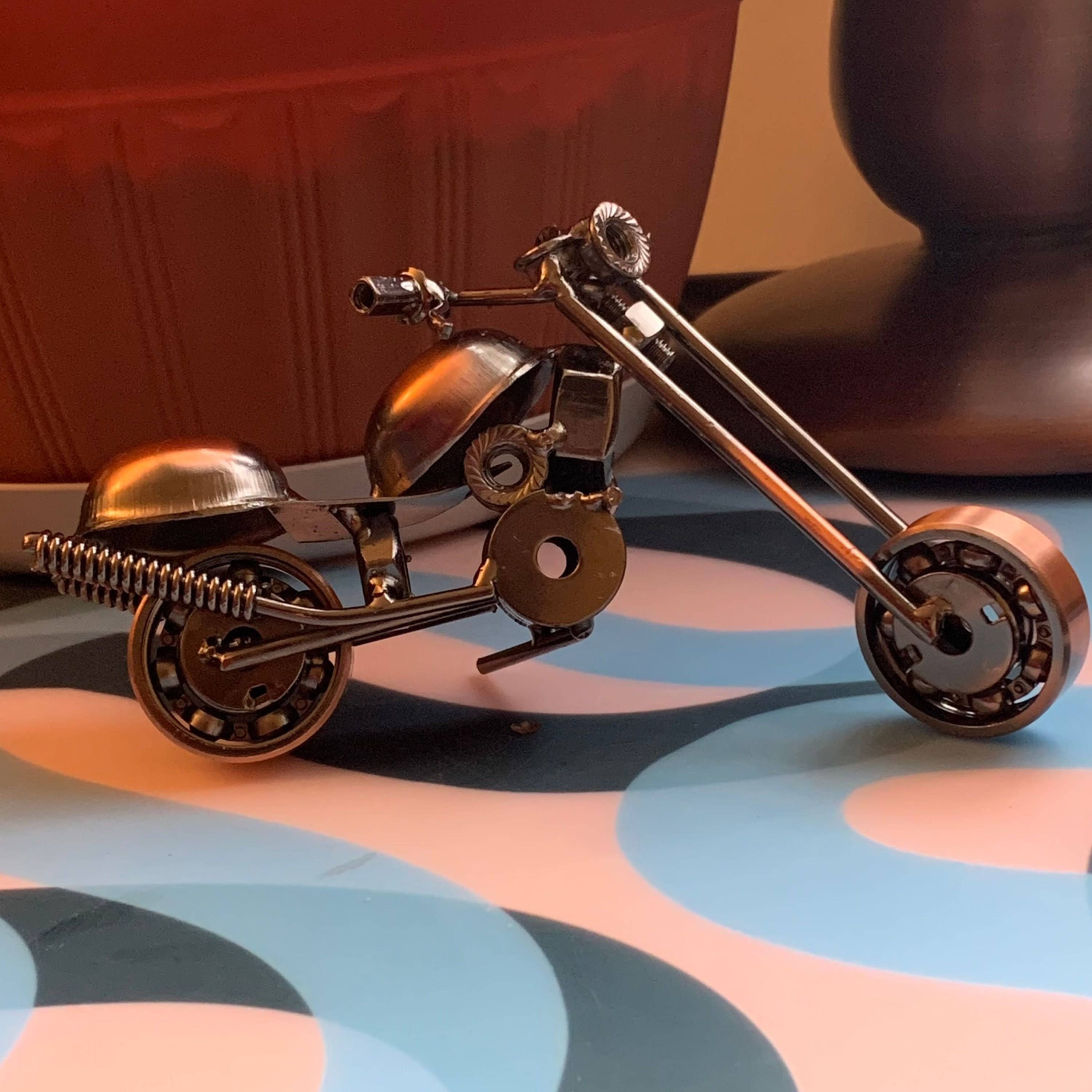 Magnifique Hearts - Wholesale Decorative Figurine - Upcycled Handmade Vintage Motorcycle Model, Retro Motor1