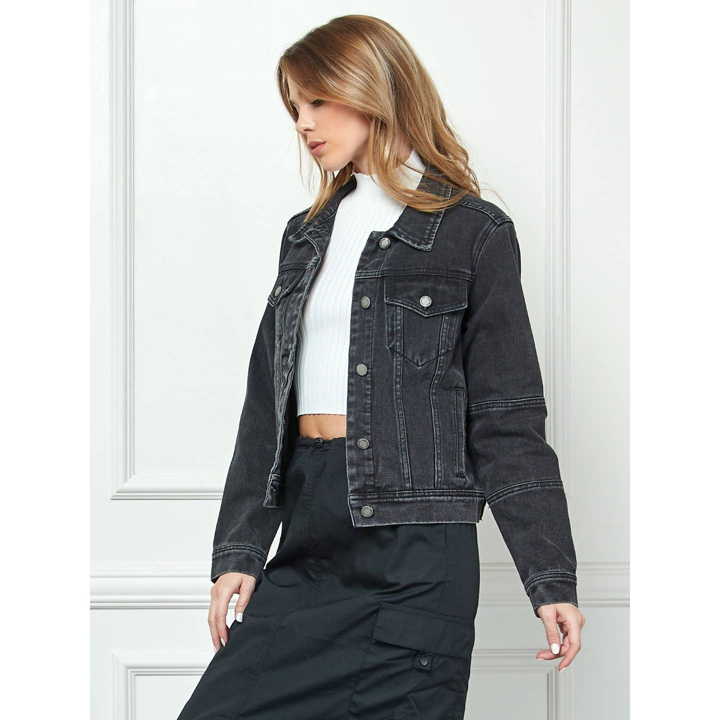 Veveret - Wholesale Denim Jacket - Women's - Cropped Denim Jacket with Asymmetric Seam1