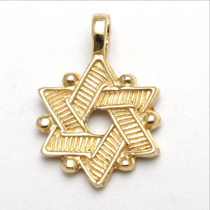 Pendentif en or jaune 14 carats avec étoile de David juive texturé, double pour la vente par Bareket Fine Jewelry