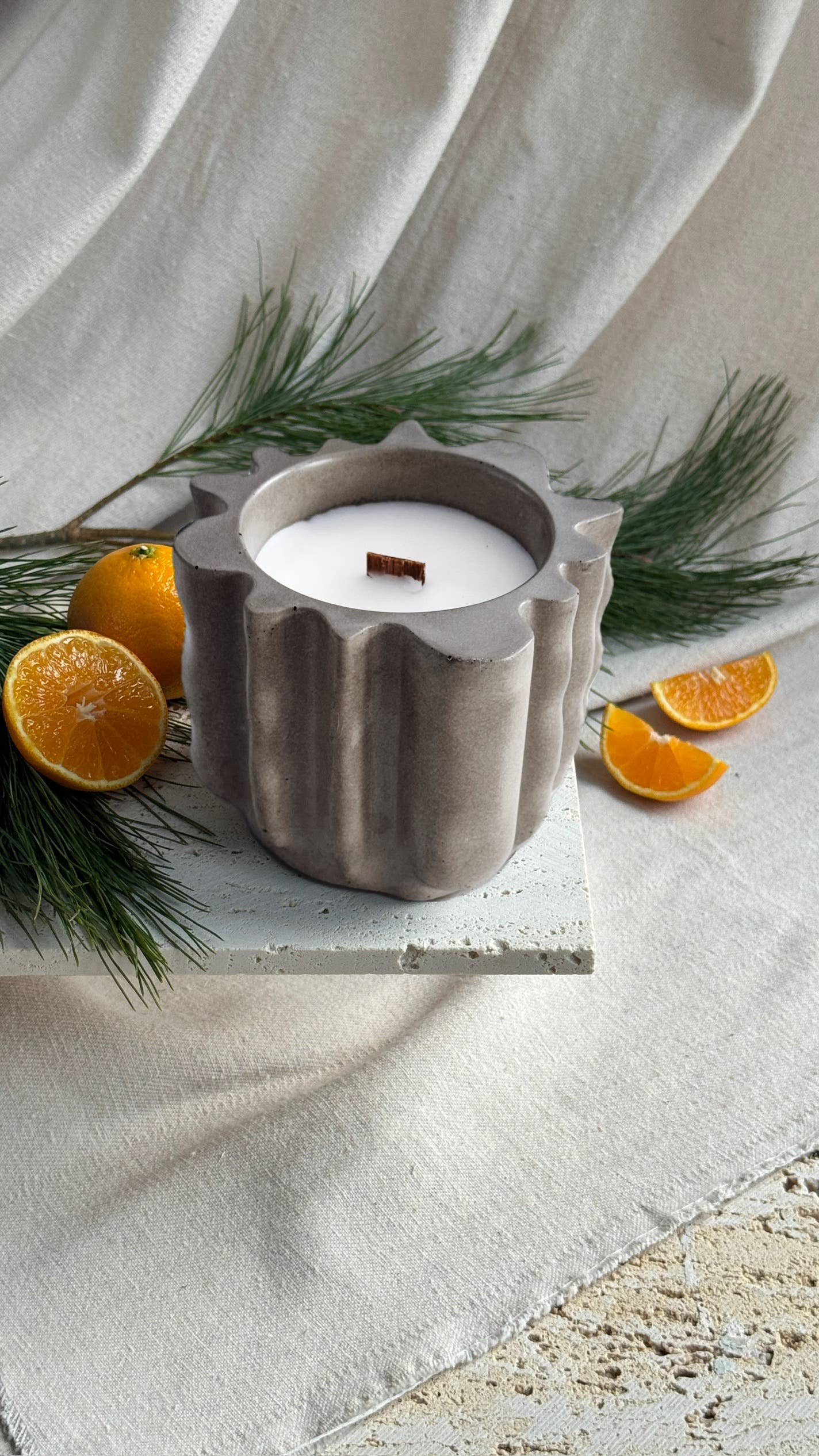 Atelier La Rouleuse - Wholesale Jar/Filled Candle - FORMA - mandarin and resin coconut wax candle