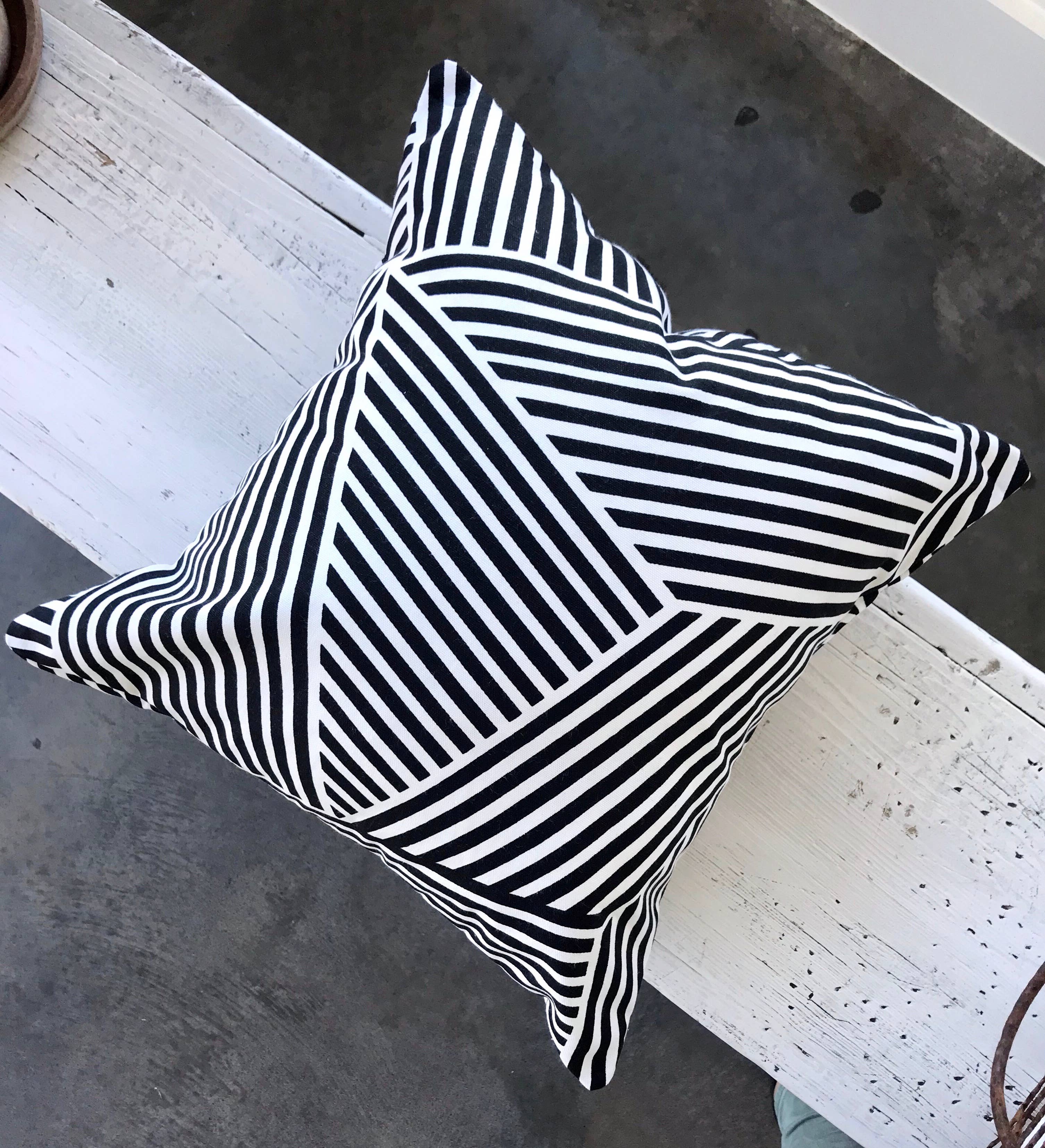 Studio Pillows - Wholesale Throw/Decorative Pillow - Geometric Black and White Pillows - Georgia 0