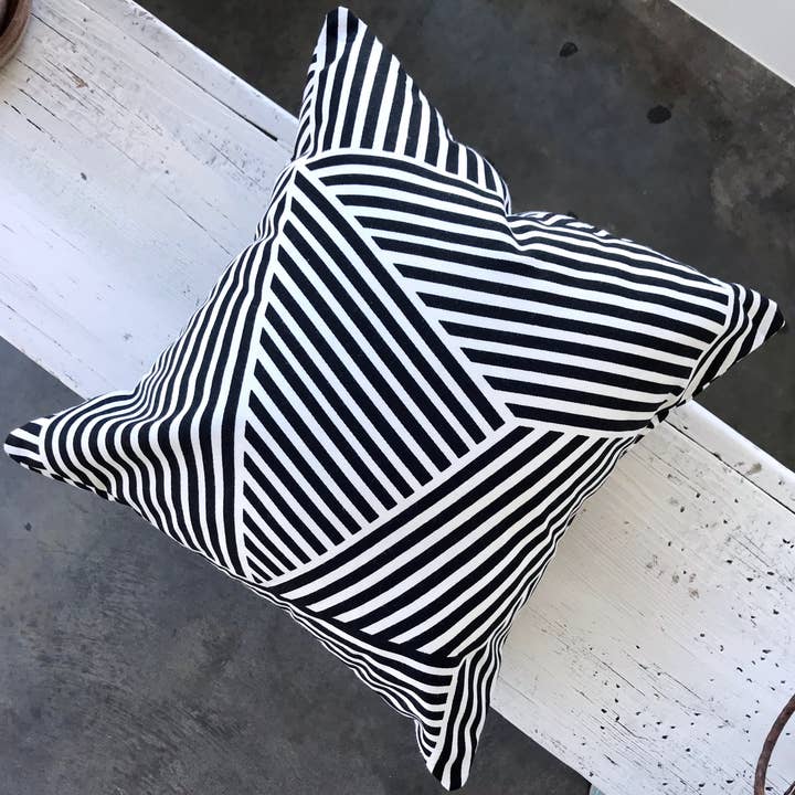 Studio Pillows - Wholesale Throw/Decorative Pillow - Geometric Black and White Pillows - Georgia 0