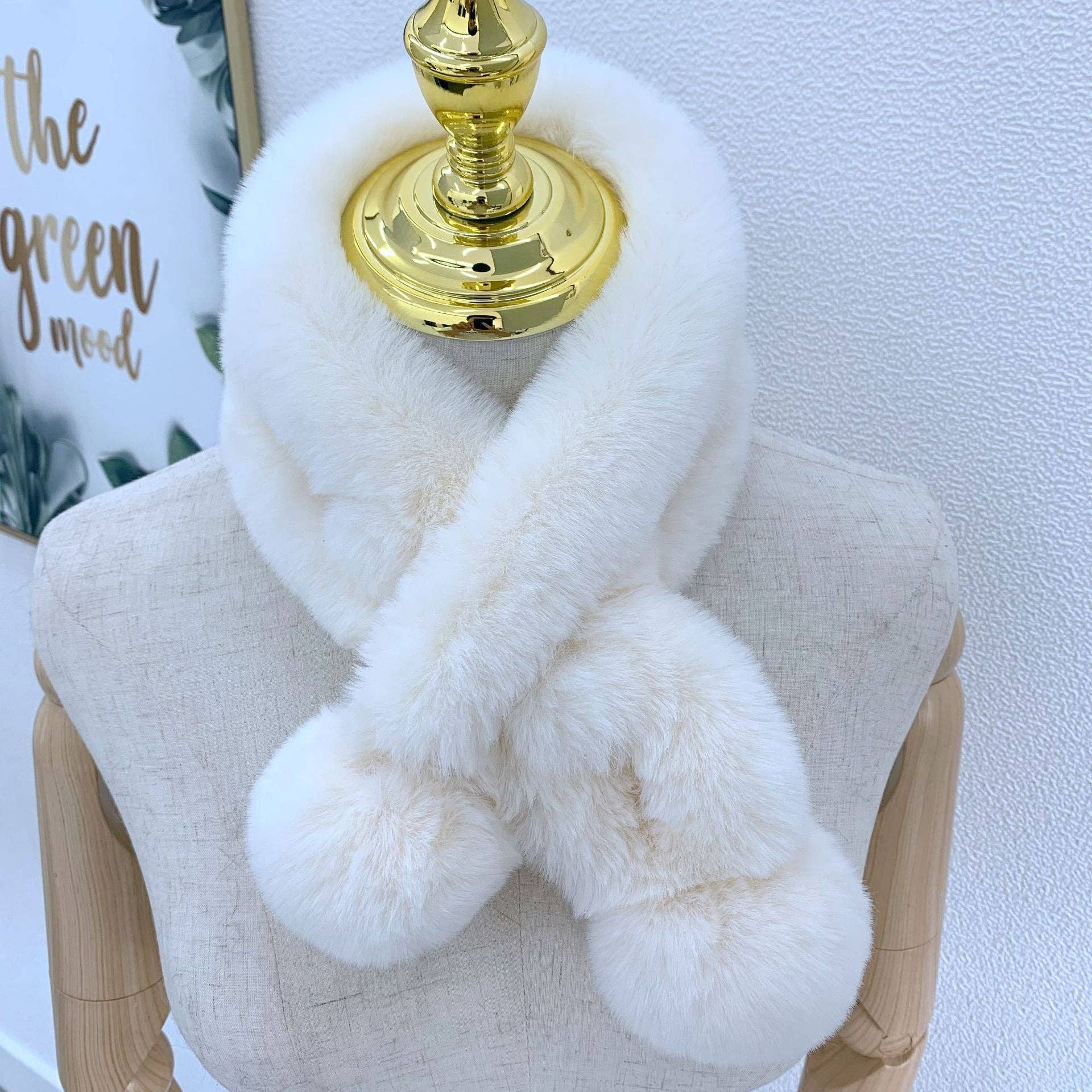 Ole - Vendita all'ingrosso Sciarpa - Donna - Sciarpe Incrociate di Pelliccia di Palle di Pelo S023112