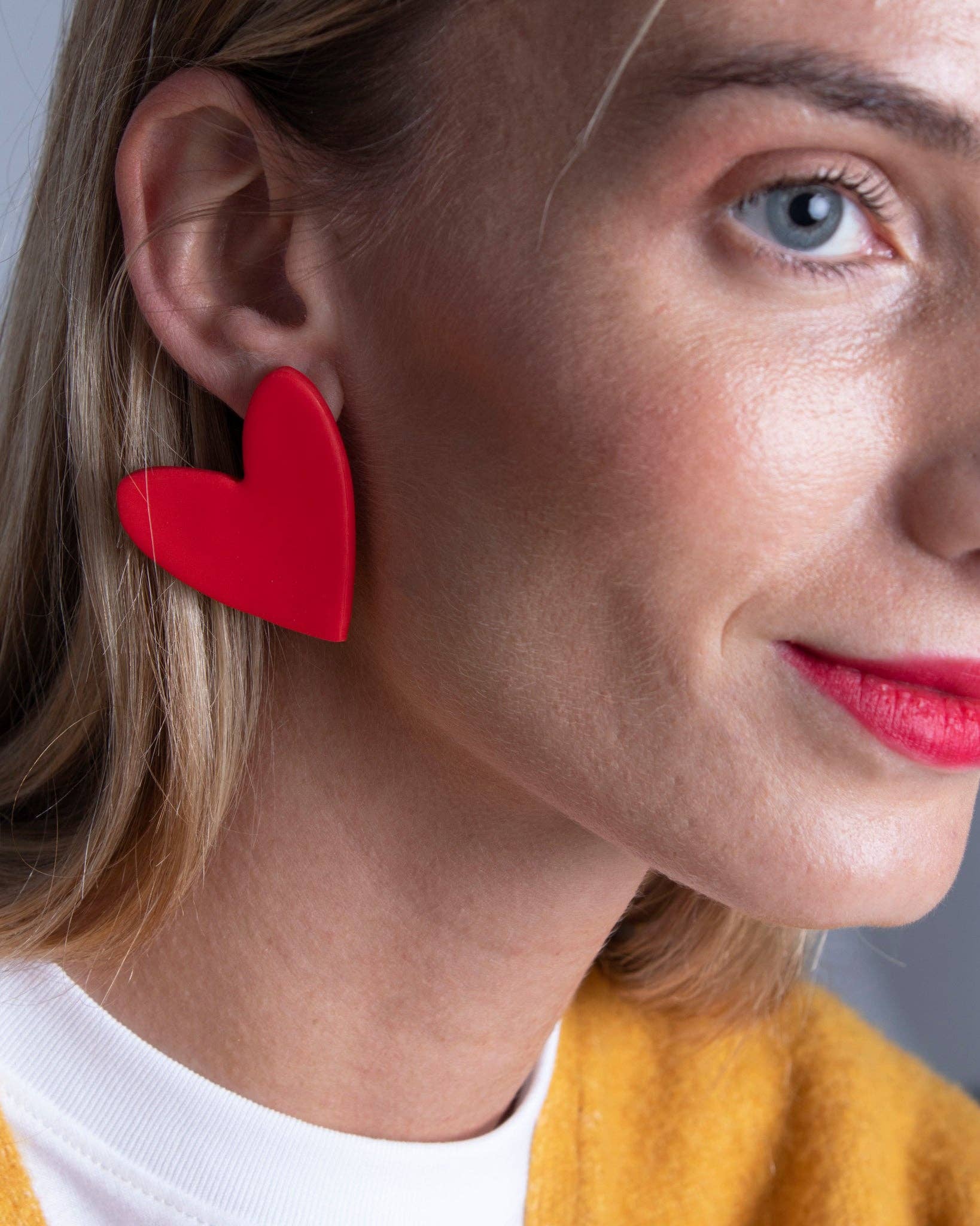 DELAROSA STUDIO - Wholesale Dangle Earrings - Red Latido Earrings