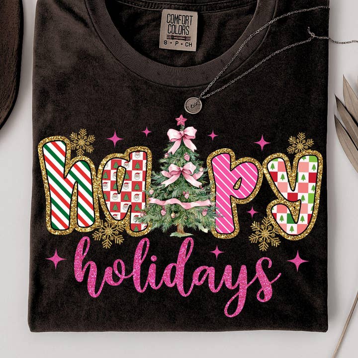 Maglietta Comfort Colors Buone Feste, T-shirt Albero di Natale Rosa per la vendita all'ingrosso da parte di Glaime