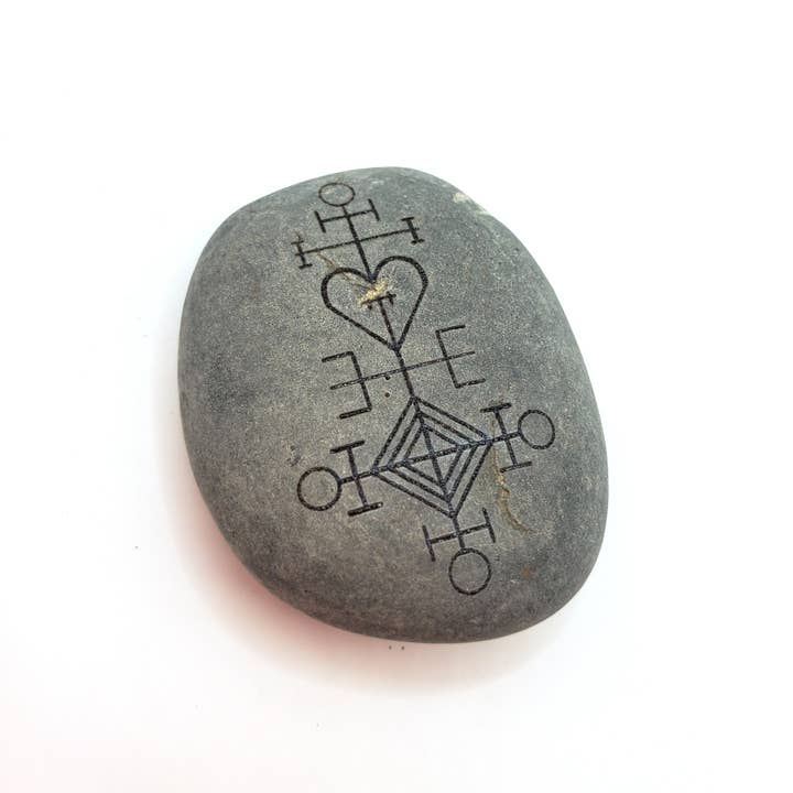 Lyoncraft – wholesale Andlig sten/kristall – Isländsk kärlekscharm graverad palmsten, Ástarstafur Rune5