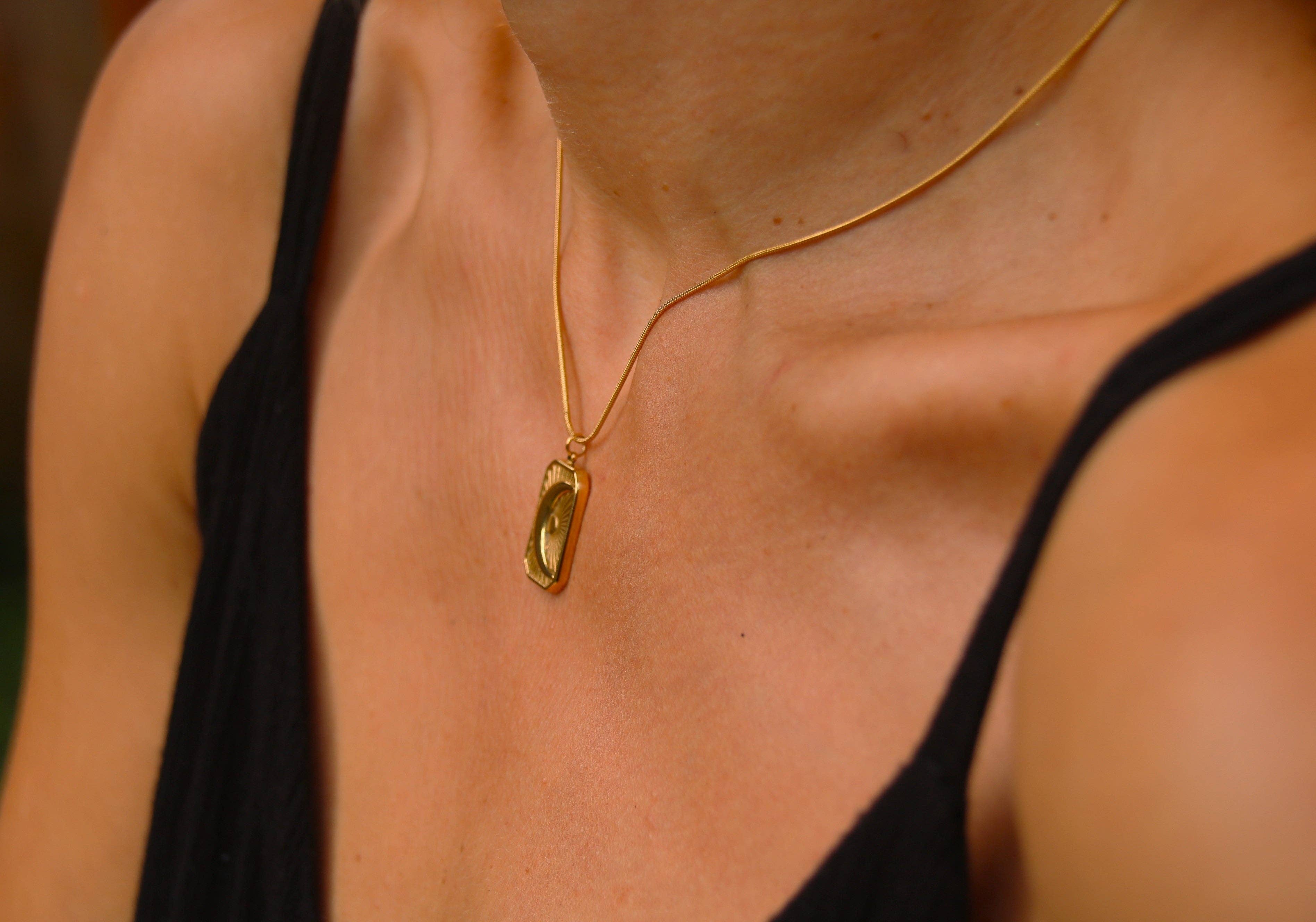 Positiva Jewelry – Engroshandel Halskæde med vedhæng – 18k forgyldt halskæde i rustfrit stål med månevedhæng3