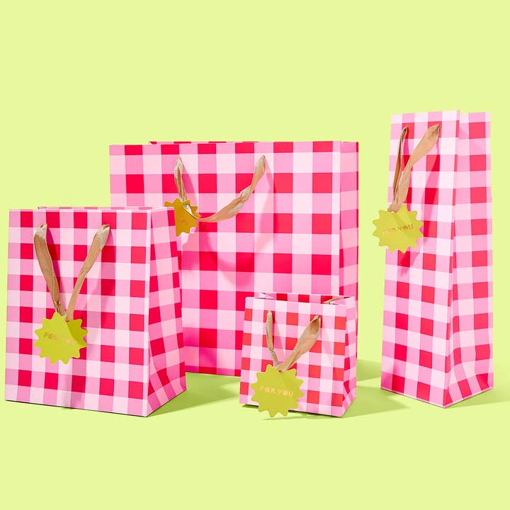 Sacs cadeaux en vichy rouge et rose (4 tailles) - Min. 4 pour la vente par Taylor Elliott Designs