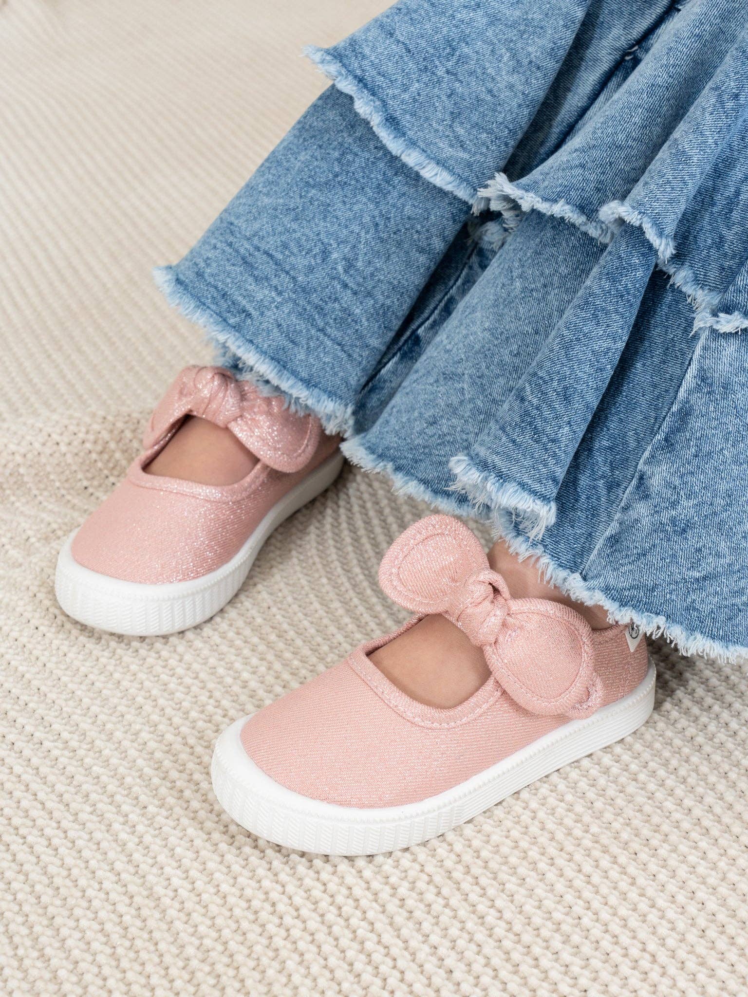 Marie Nicole Clothing - Wholesale Lifestyle Sneakers - Kids - Girls' Sparkly Bow Mary Jane Sneaker13