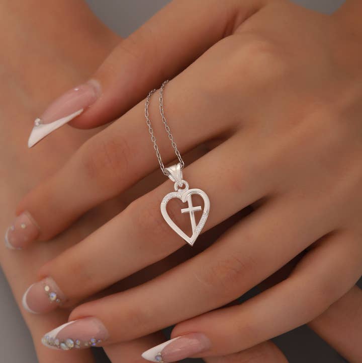 AVENS – wholesale Hänge-/berlockhalsband – Halsband med kors- och hjärthänge i 925 sterlingsilver0