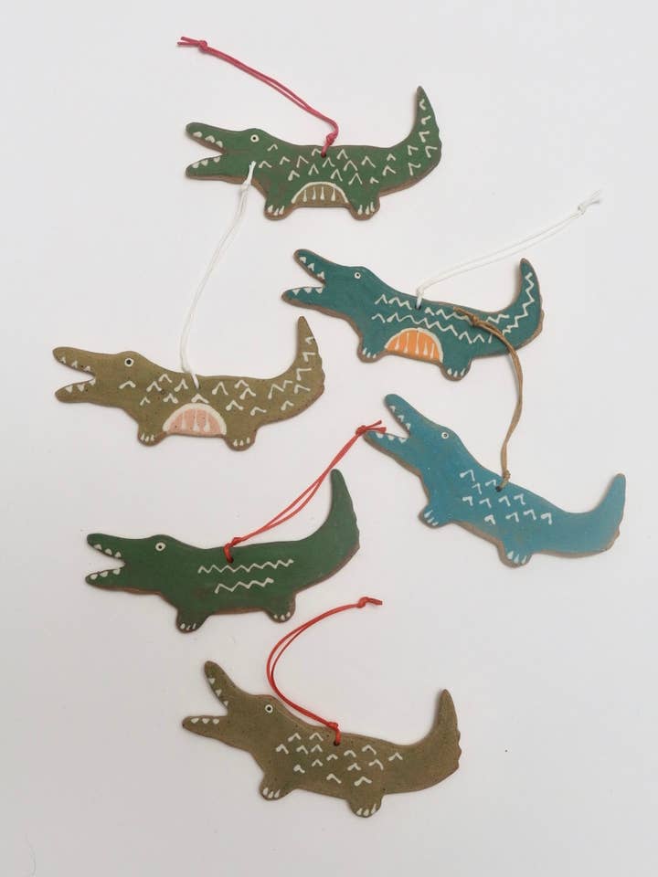 Ornement Gator pour la vente par Melville Ceramics
