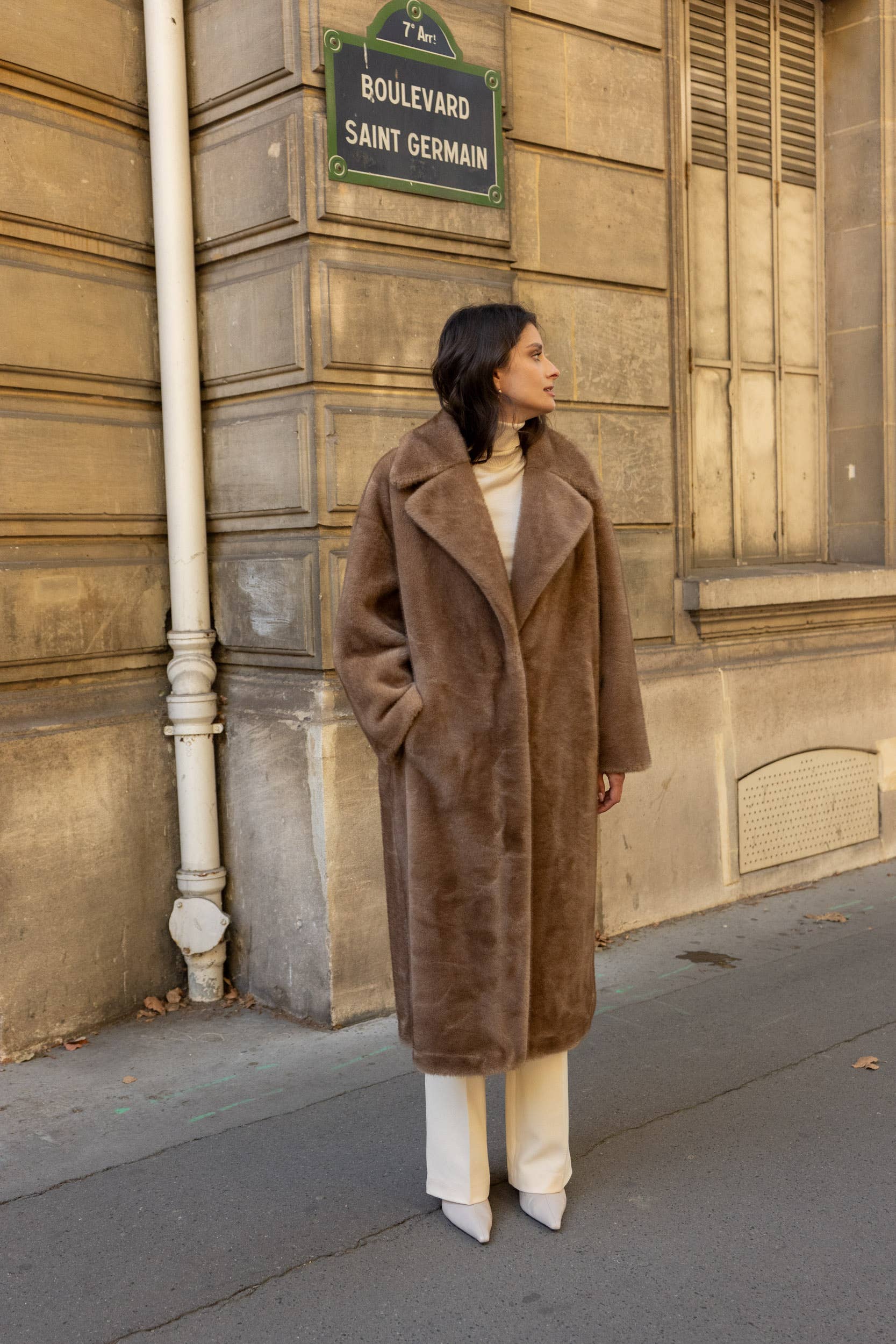 Attentif Paris - Wholesale Fur/Faux Fur Coat - Women's - Long synthetic fur coat with lapel collar33