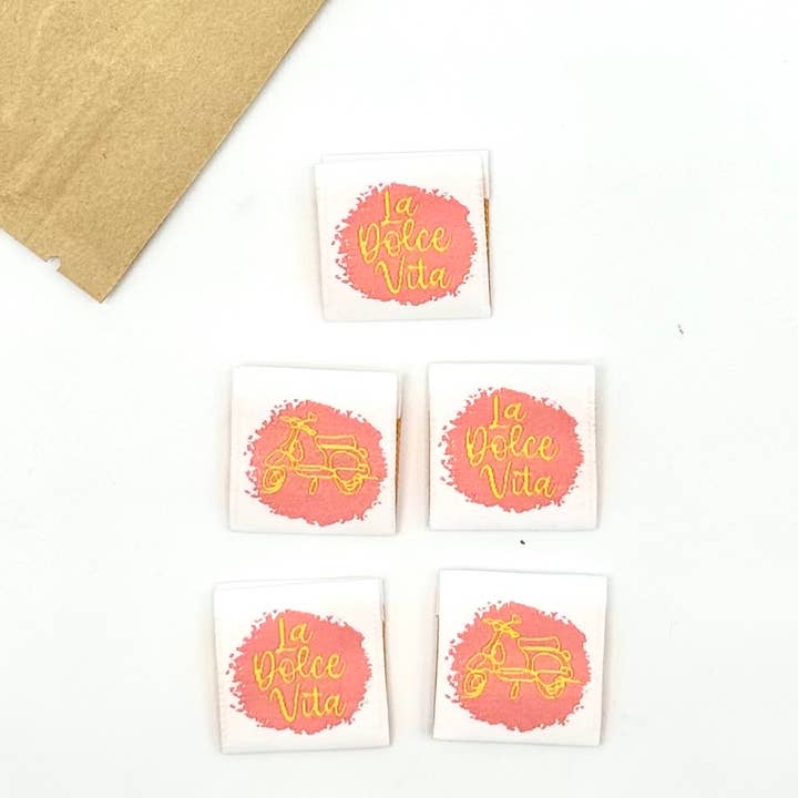 L’Étiquette Home Couture - Wholesale Craft Supplies - Folded Sew-On Woven Label: "LA DOLCE VITA"2