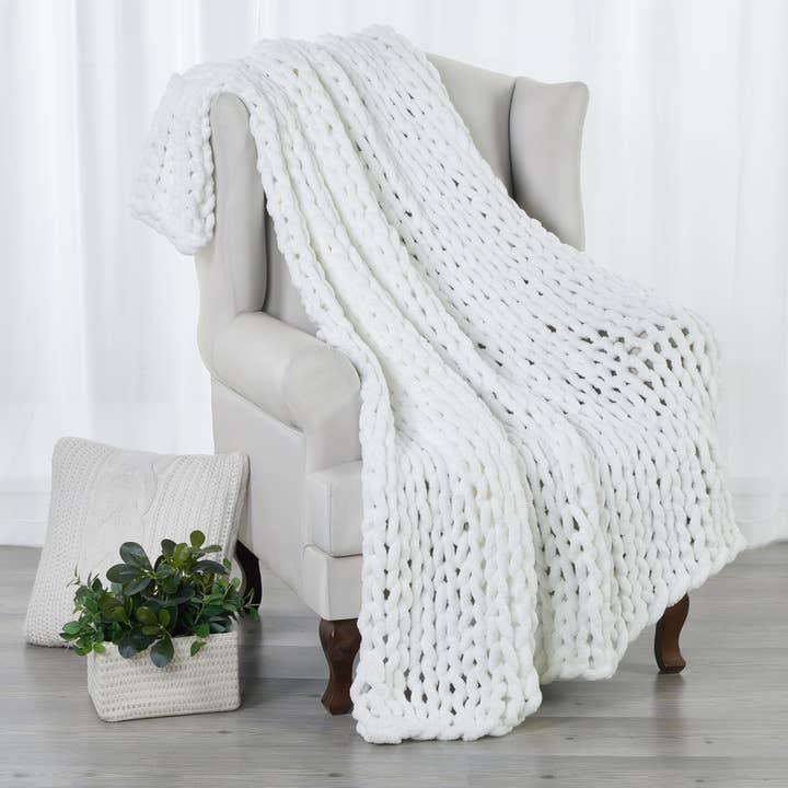 Bed Bath Fashions - Wholesale Throw Blanket - Kathy Ireland Chunky Chenille Plush Throw - 50" x 60"