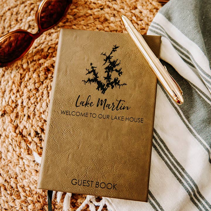 Livre d'or personnalisé pour maison de vacances - Carte du lac pour la vente par The Lillie Pad