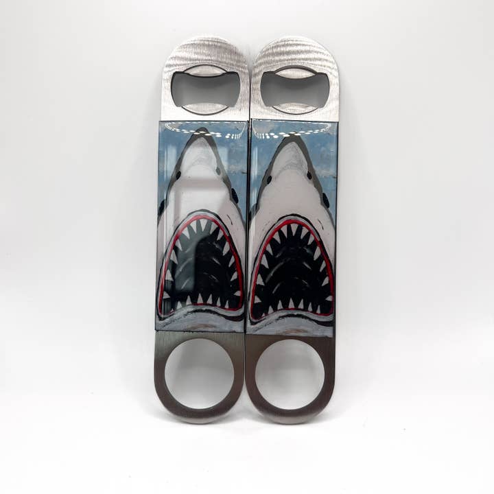 SWEET ART ATTACK – Großhandel Flaschenöffner/Korkenzieher – Shark Bite Handflaschenöffner1