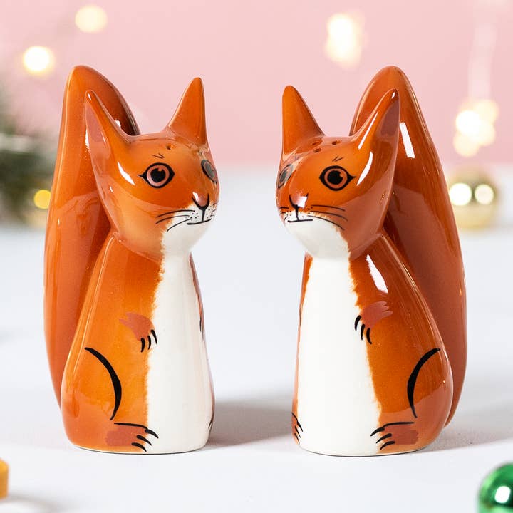 Hannah Turner Ltd - Vente Ensembles salière et poivrière - Pots à sel et poivre écureuils en céramique faits main0
