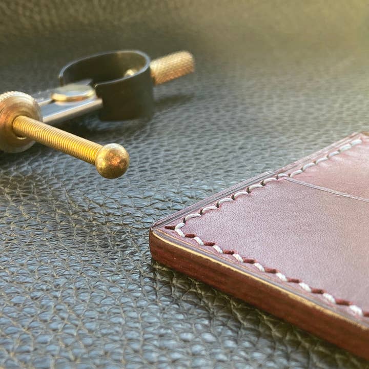 Leather Compositions – Engroshandel Kortetui - Unisex – Charterhouse Kortholder Garnet Shell Cordovan Compact Læder Kortholder