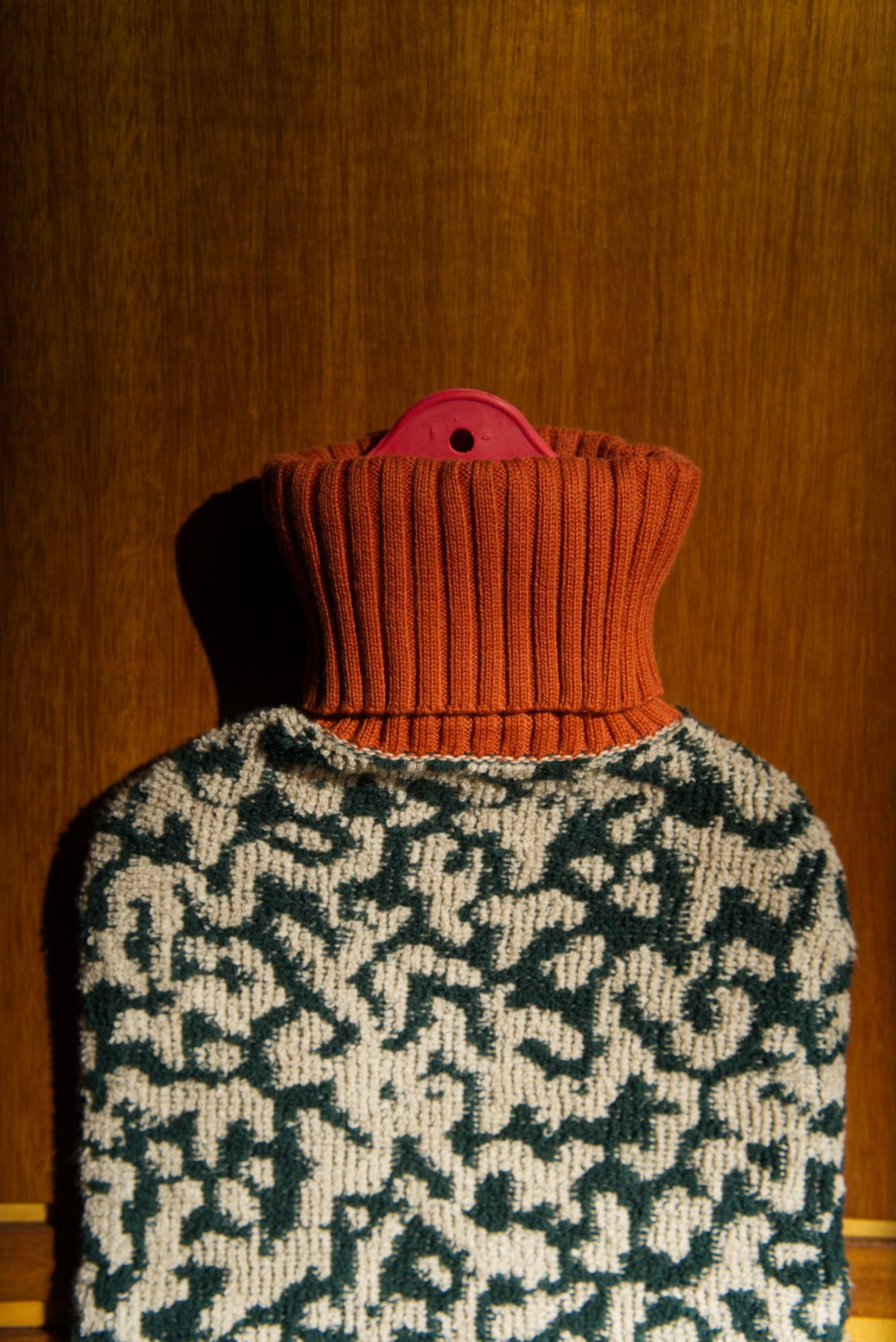 towel.studio - Wholesale Hot/Cold Compress - Noisy Camo Hot Water Bottle | Kelp Forest | Large (2 Liter)1