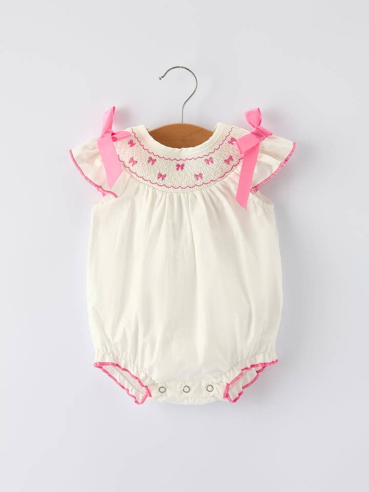 Combinaison Blanche d'Automne pour Bébé Fille avec Broderie Nœud Rose pour la vente par Rylee Faith Designs