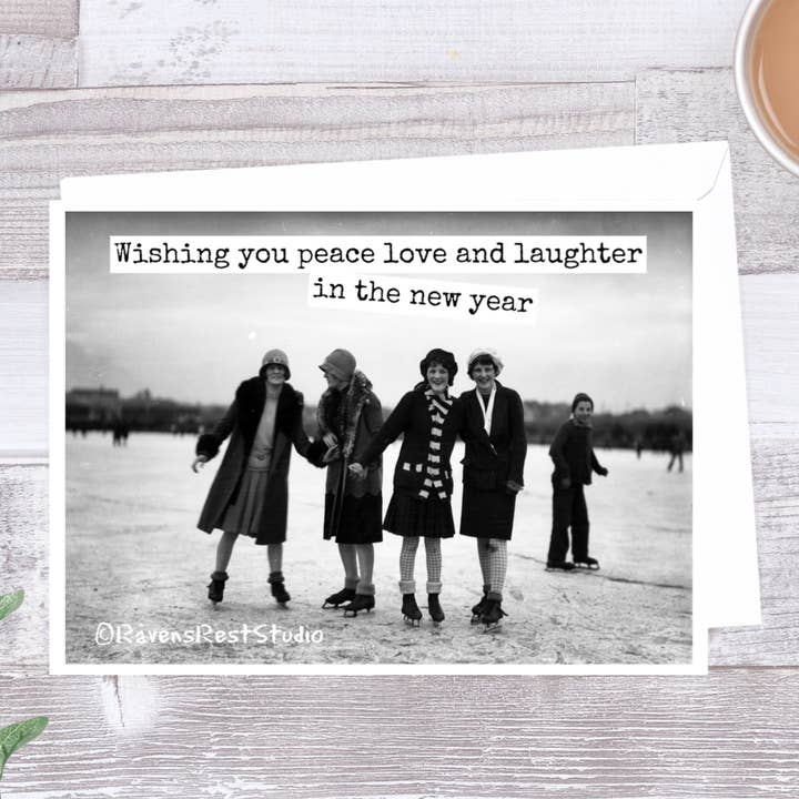 Raven's Rest Studio – Engroshandel Nytårskort – Ønsker dig fred kærlighed og latter i det nye år. Kort.1