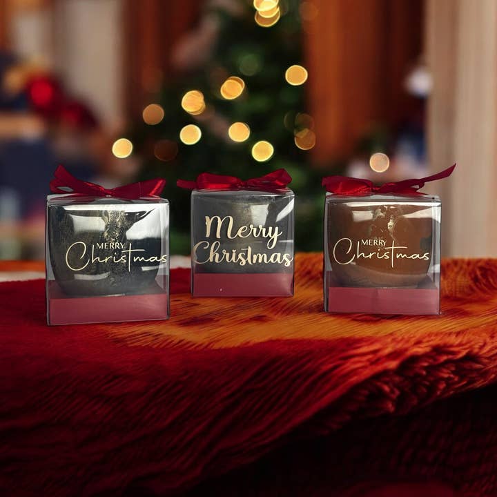 Luxury Christmas Candle Gift | Macintosh Apple Scent for wholesale by Tavv Inc