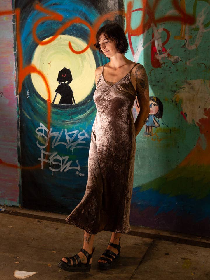 Silkevelour Slip Maxi Kakao for engroshandel hos TABOO FASHION