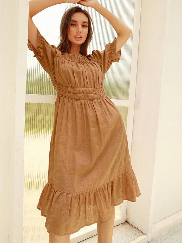 Zoey | Faltenkleid aus Leinen und Leinen für den Großhandel von Frieeah