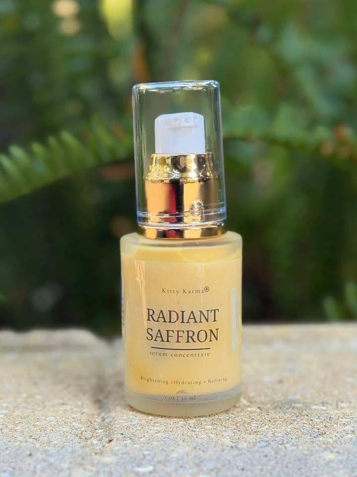 Strahlendes Safran-Feuchtigkeitsserum mit Niacinamid für den Großhandel von Kitty Karma