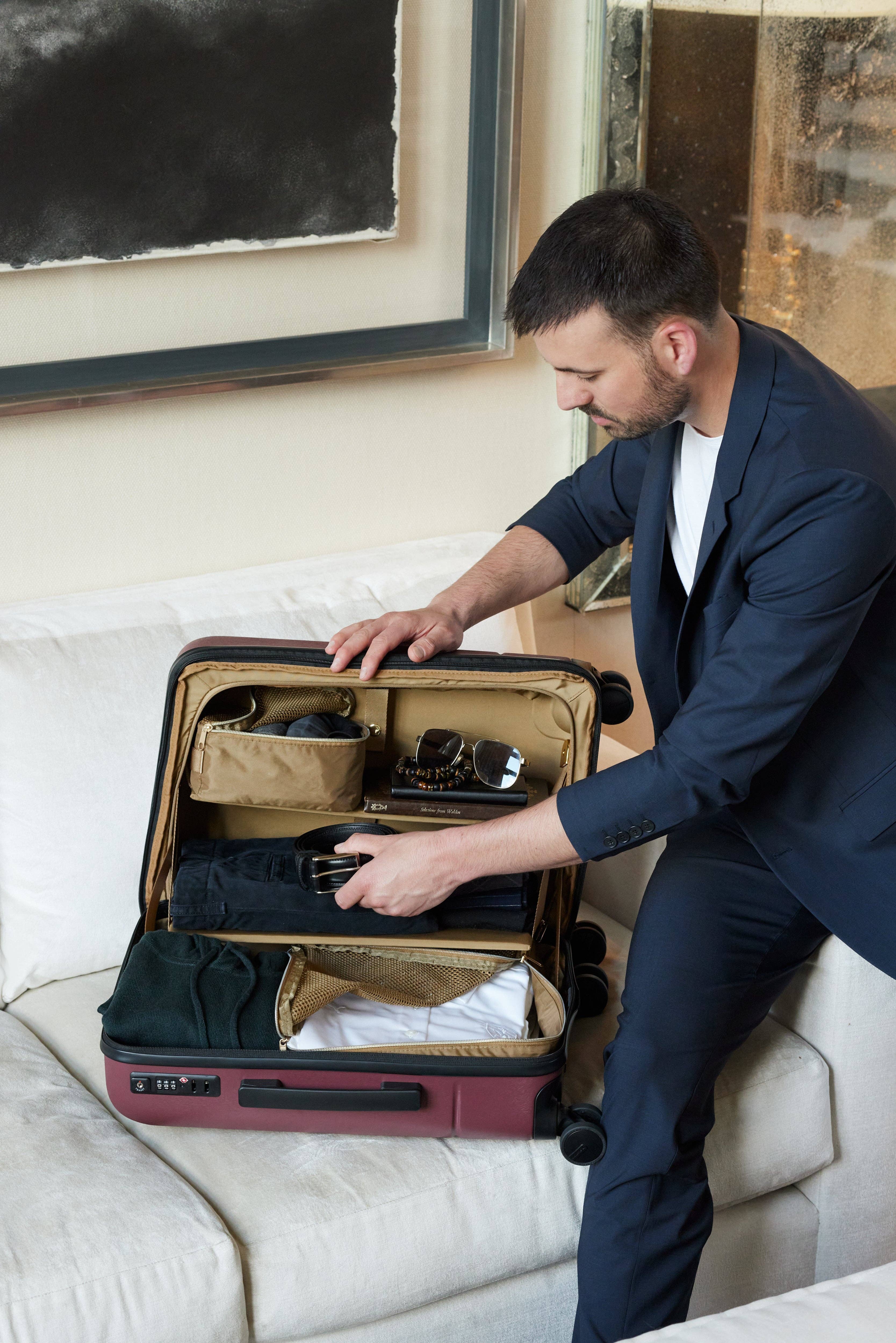 Royce & Rocket - Wholesale Luggage - Castle Carry-on Expandable Black4