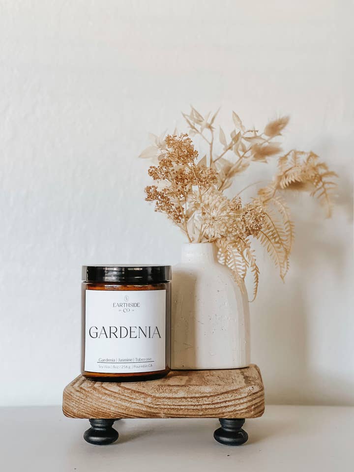 Bougie en pot en soja parfumée à la gardénia pour la vente par the earthside co