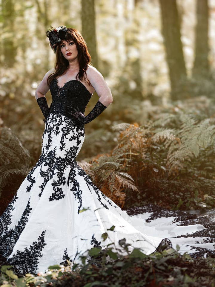 Elegance En Noir Black and White Fitted Wedding Dress for wholesale by A&M Bridal