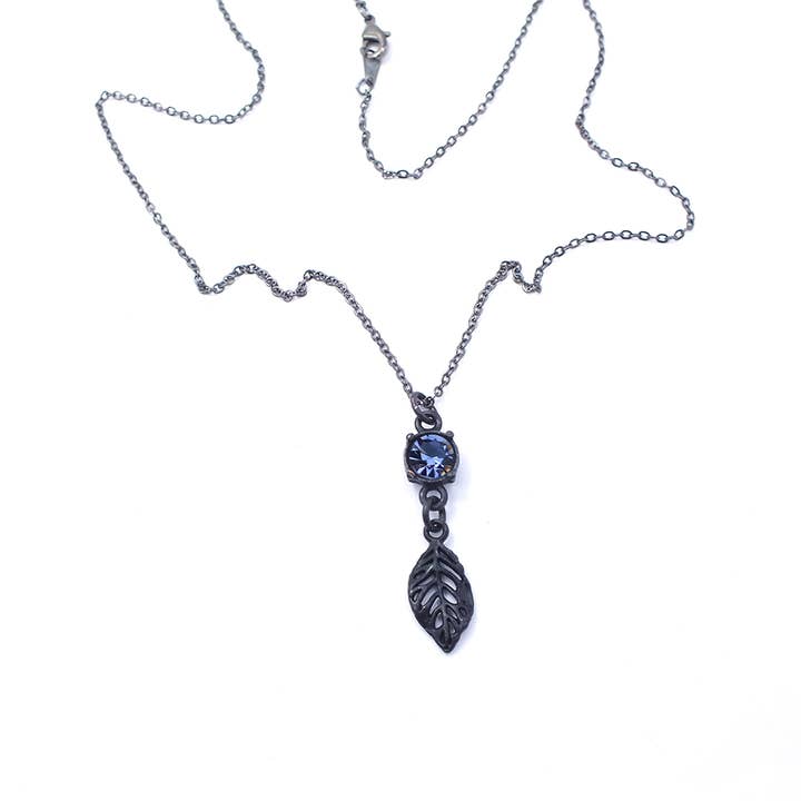 Round Crystal & Leaf Necklace for wholesale by Fizz