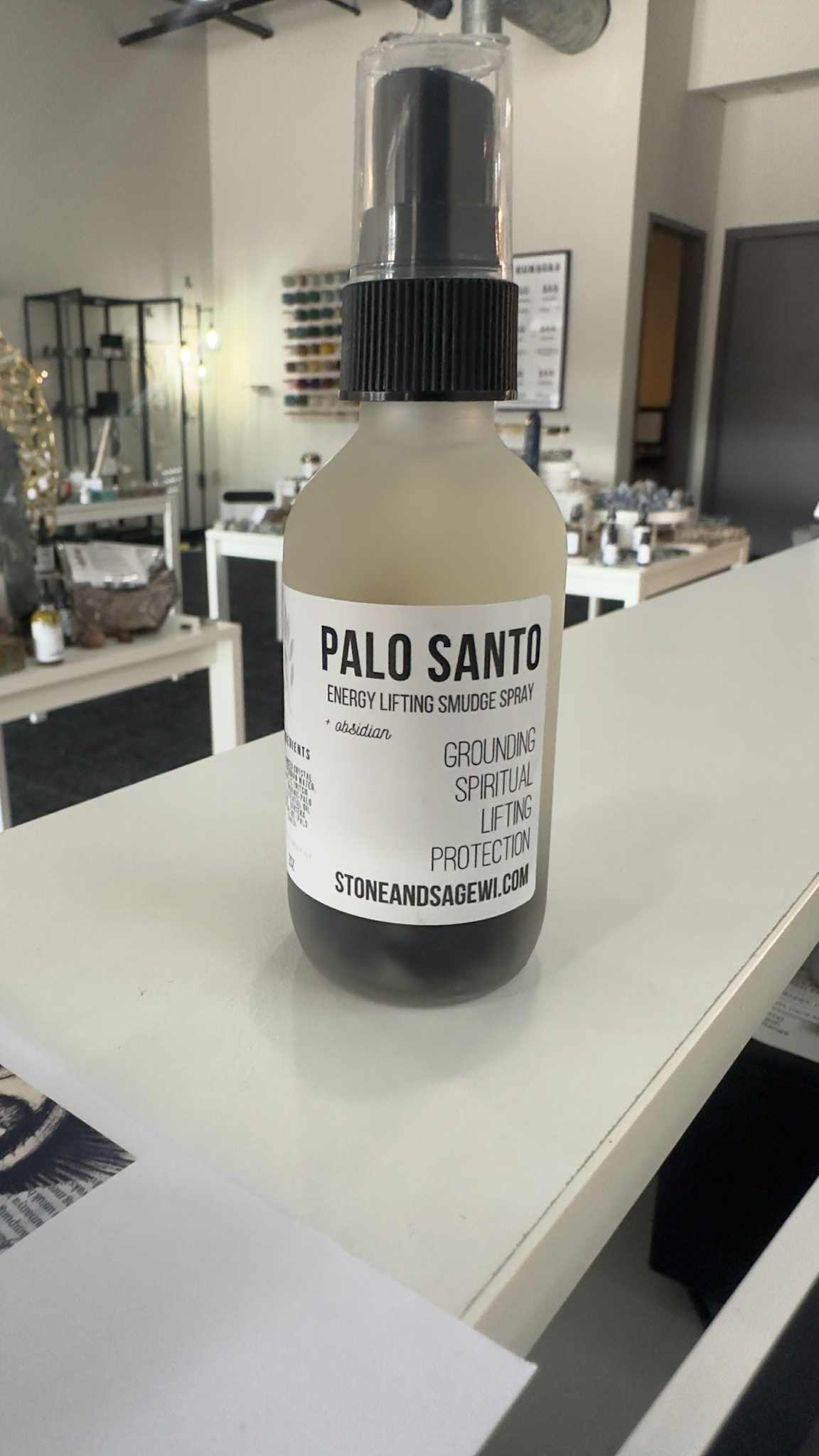 ERTH World Corp DBA Stone+Sage – wholesale Rökelsespray – Palo Santo aura spray med svart obsidian2