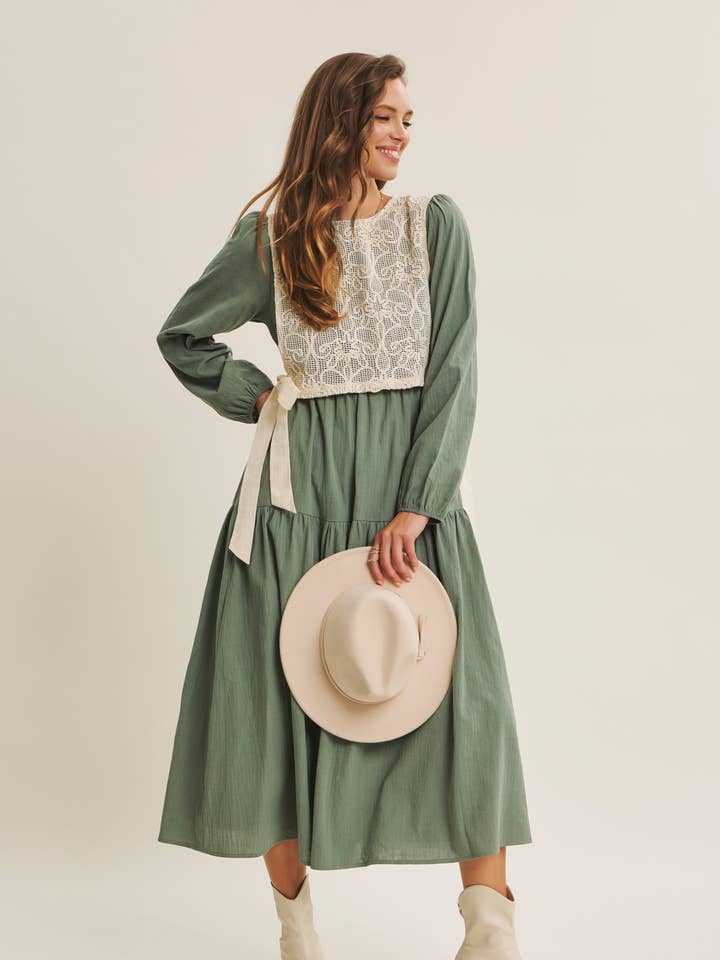 ROMANTISCHER STADTBUMMEL HÄKEL-OVERLAY-MAXIKLEID für den Großhandel von in february