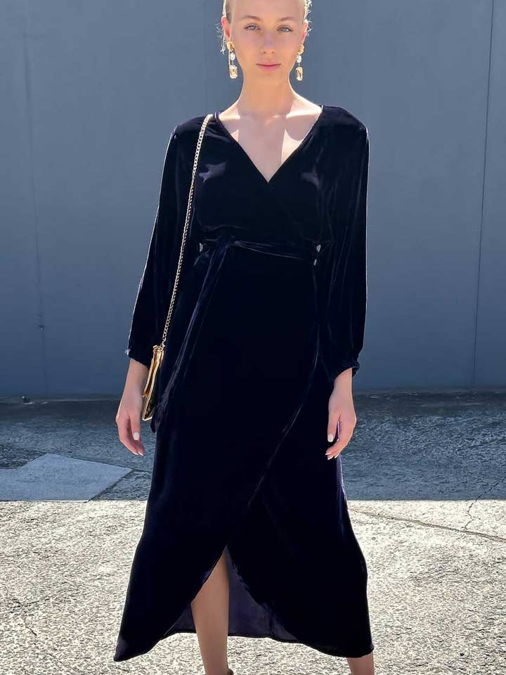 HOSS koningsblauwe fluwelen zijden wikkeljurk voor wholesale door HOSS