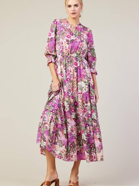 Robe maxi à manches longues imprimée à encolure fendue et à étages pour la vente par SKIES ARE BLUE