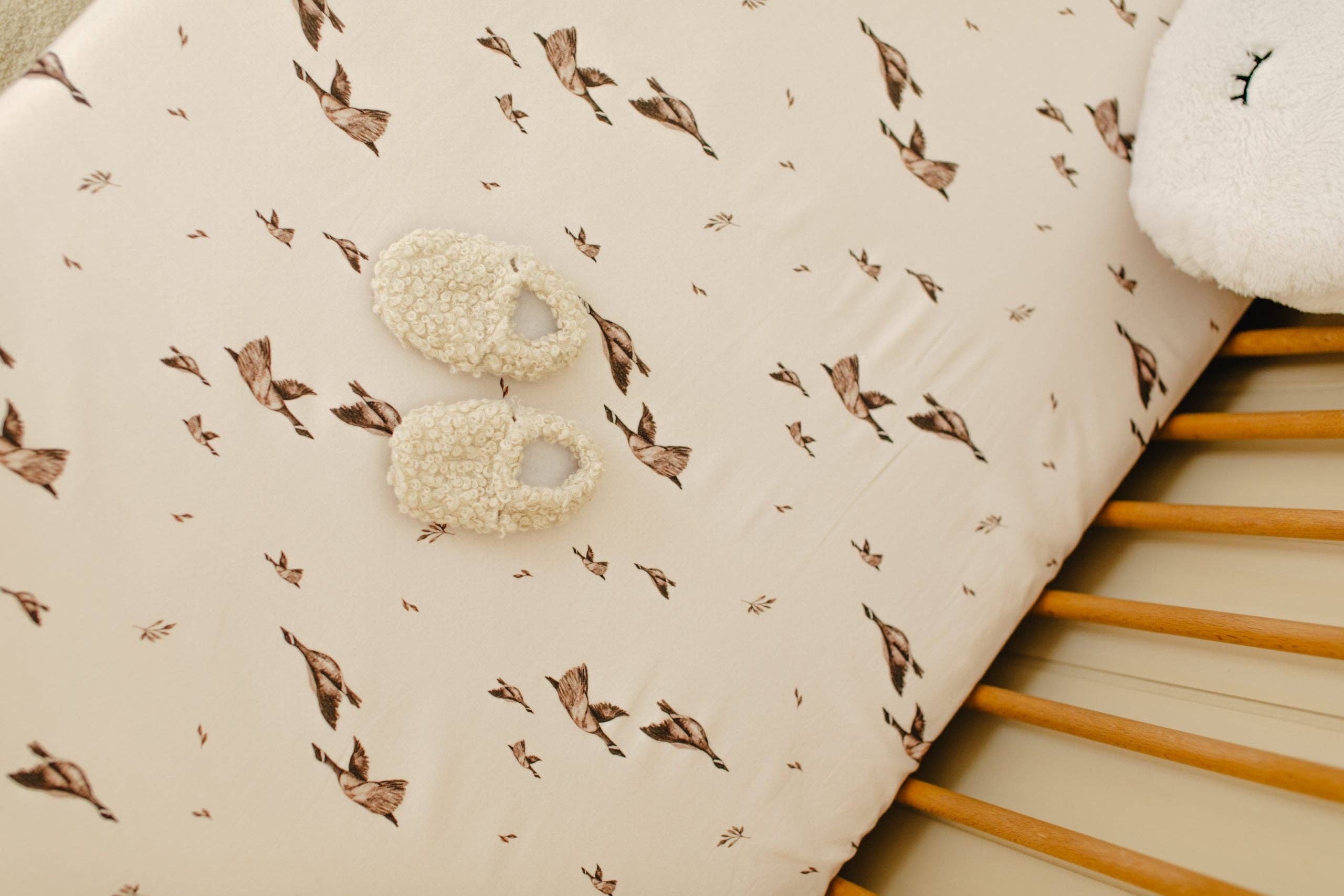 Blzandco - Wholesale Cot/Crib Sheets - Wild Goose Crib Sheet1