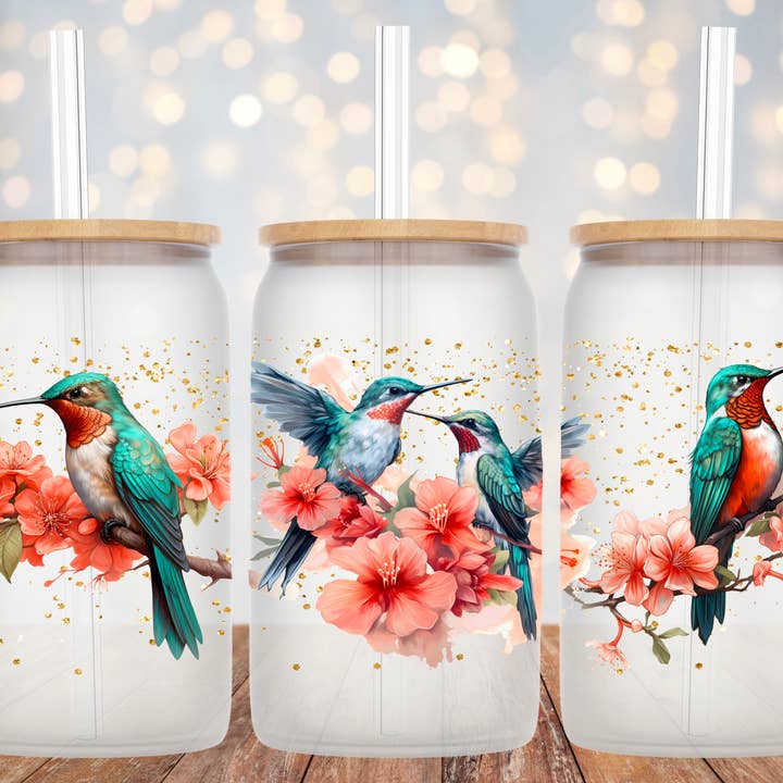 Glazen beker met blauwe kolibrie voor wholesale door The Potted Oasis