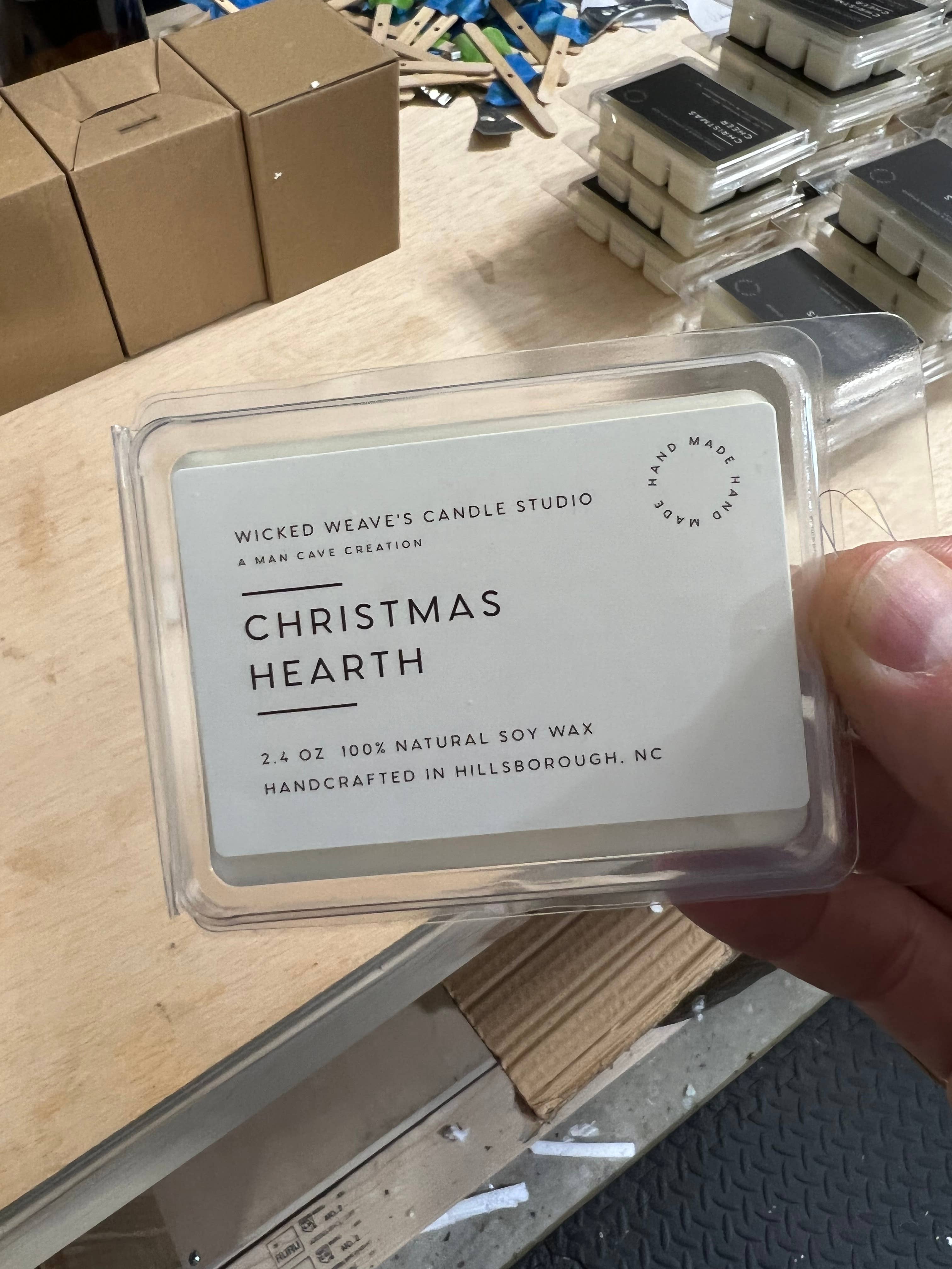 Wicked Weave’s Candle Studio - Vendita all'ingrosso Candela in vasetto - Candela in cera di soia Christmas Hearth (4 misure disponibili)1