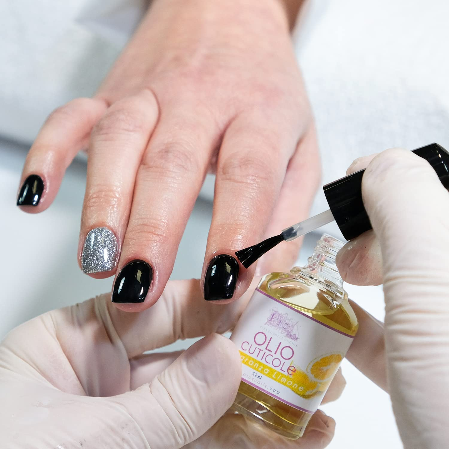 Pics Nails – Großhandel Nagelhautöl – Professionelles Nagelhaut-Öl für Hände und Füße 12 ml – Zitronenduft – Feuchtigkeitsspendendes und regenerierendes Öl für Nagelhaut, lindert und belebt trockene, gereizte Haut1