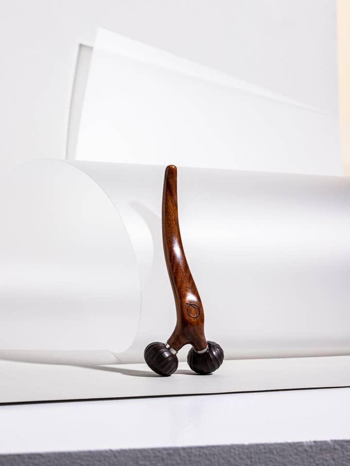 face & neck massaging tool for wholesale by Carbonnique LLC