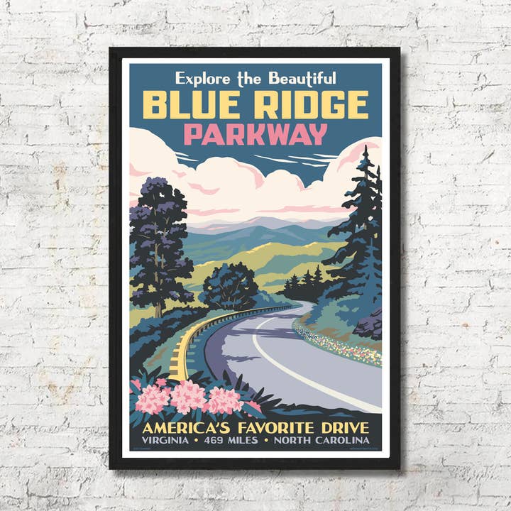 Stampa d'Arte da Parete del Manifesto di Viaggio Blue Ridge Parkway per la vendita all'ingrosso da parte di Red Robot Design & Illustration