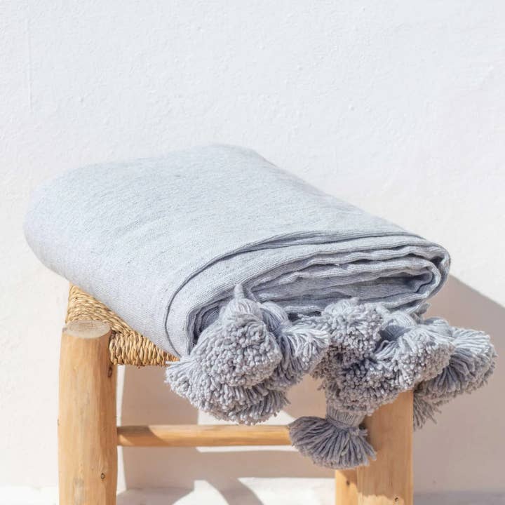 Mikwi - Wholesale Throw Blanket - Moroccan Throw with Pompoms, Throw Bedroom Tassels